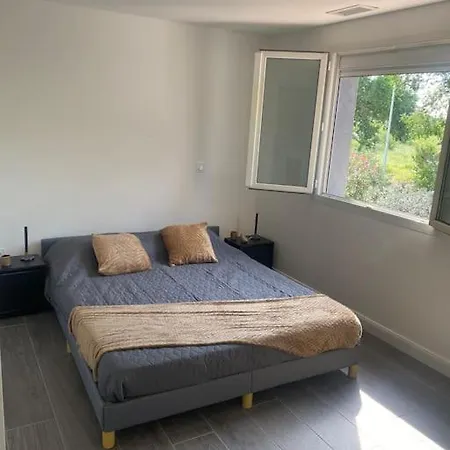 4 Avec Piscine. Villa *